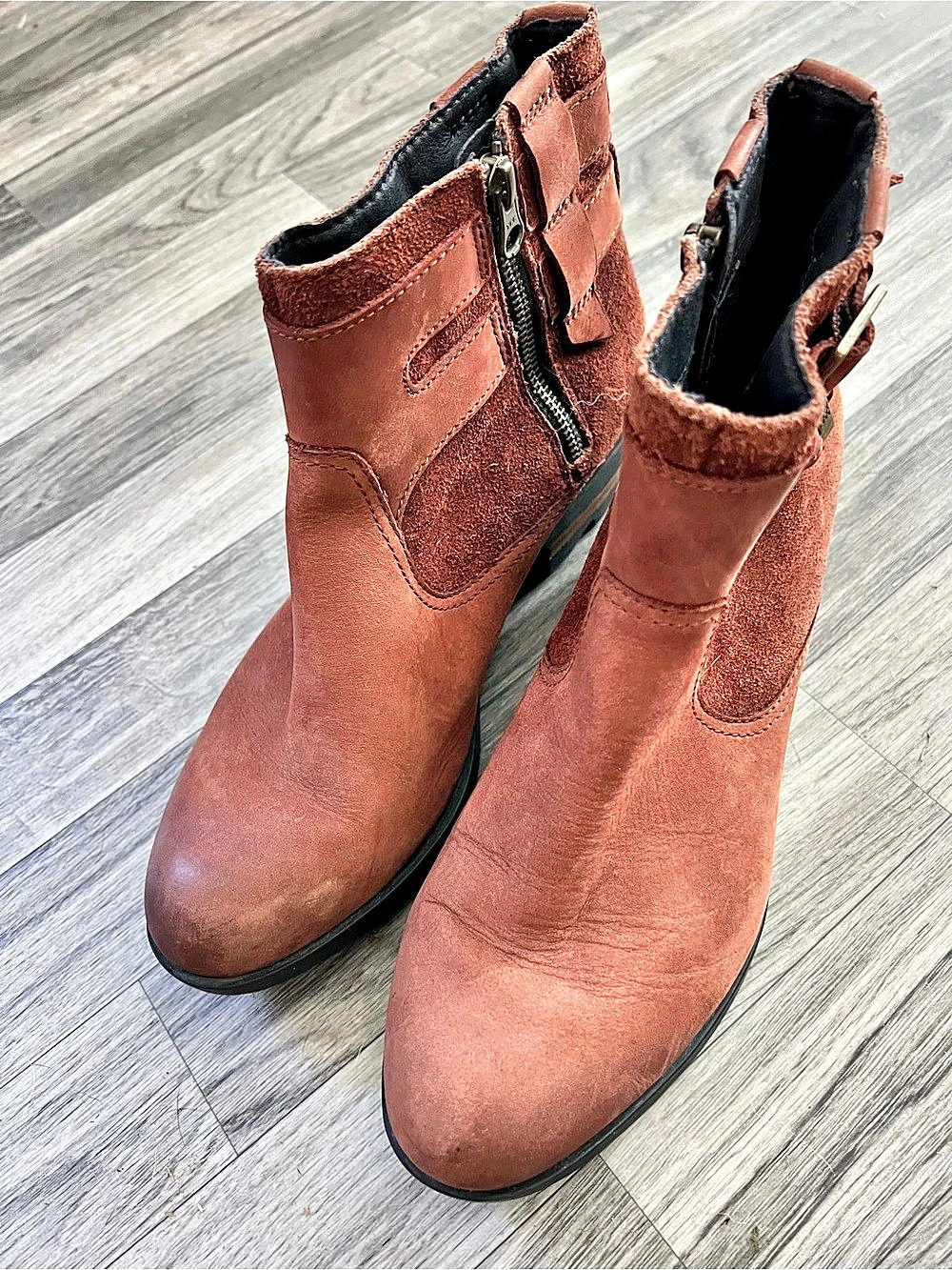 Sorel Lolla Zip Boots in Brown US 9.5